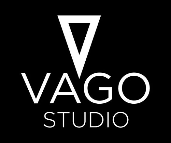 VagoStudio Logo - piramide invertida sobre nome da empresa branco sobre fundo preto